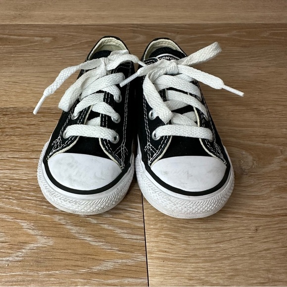Converse Toddler Unisex Size 6 Chuck Taylor All Star Low-Top Sneakers - Picture 5 of 10
